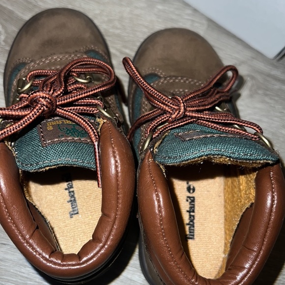Timberland 6 inch Field Boots Toddler Size 9 Unisex - Picture 6 of 8